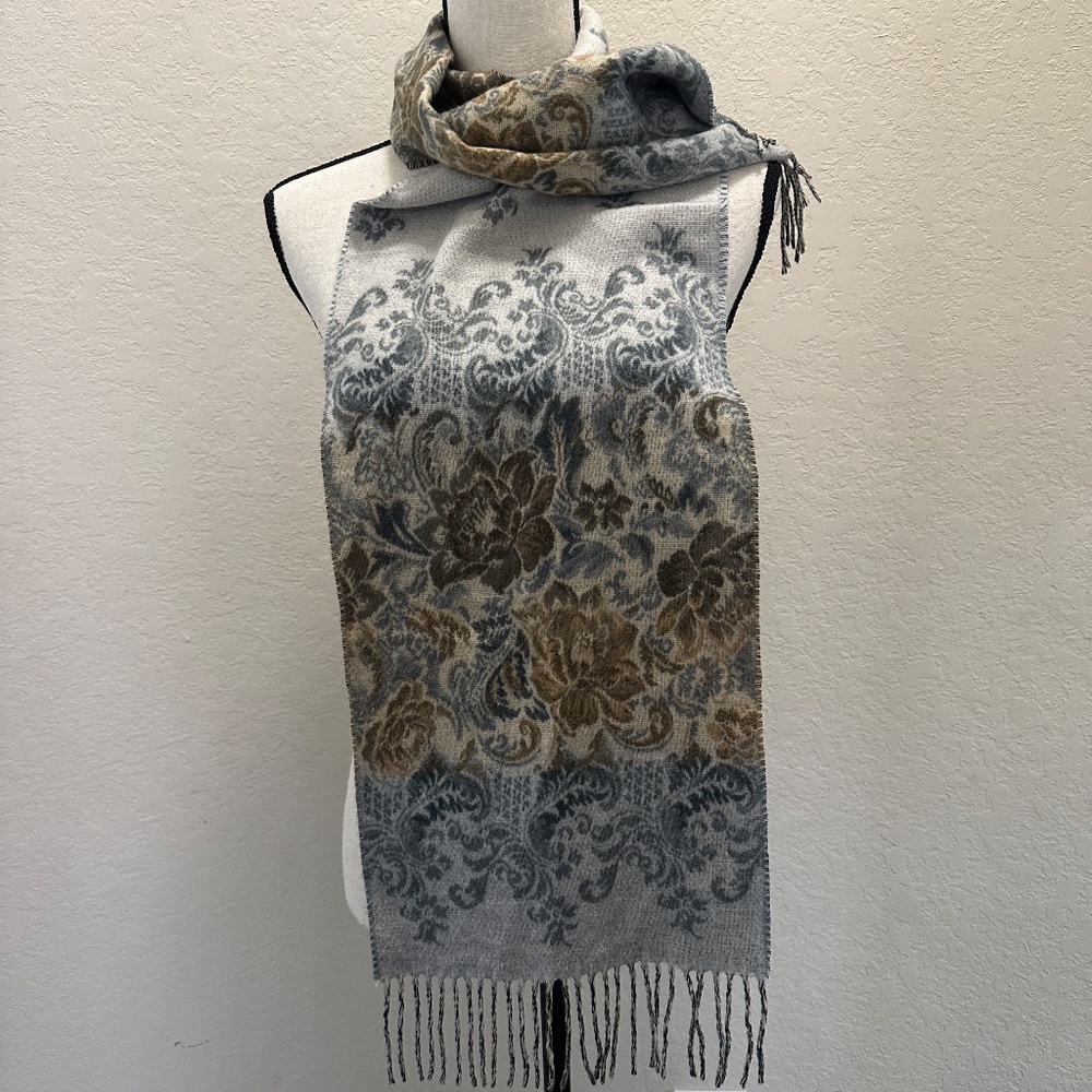 V.FRAAS Floral Paisley Scarf